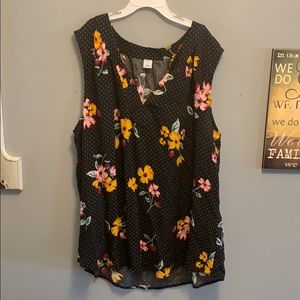 Old Navy size L Top - hot!